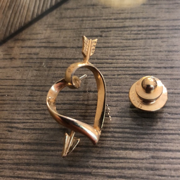 Vintage 1983 AVON Heart & Arrow Pin “Love Struck” - Picture 3 of 11